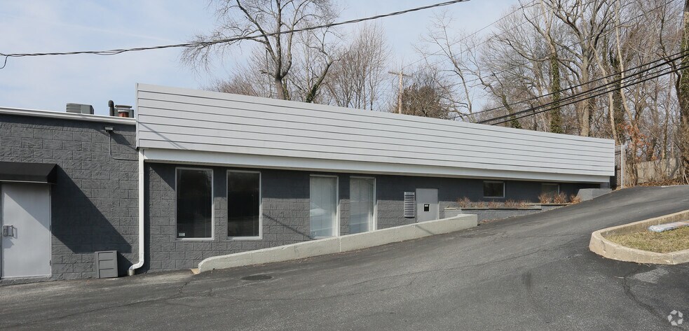 More Photos Of 104 Bellerose Ave, East Northport Flex For Lease