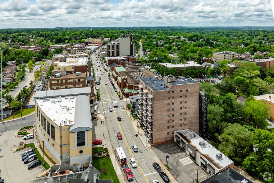 More Photos Of 520 Washington Rd, Mt Lebanon Apartments For Sale