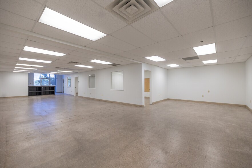 More Photos Of 30 Crofton Rd, Kenner Warehouse For Lease