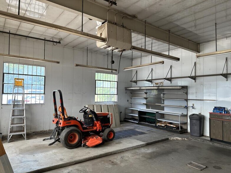 More Photos Of 1501 N College Ave, Fayetteville Convenience Store For Sale