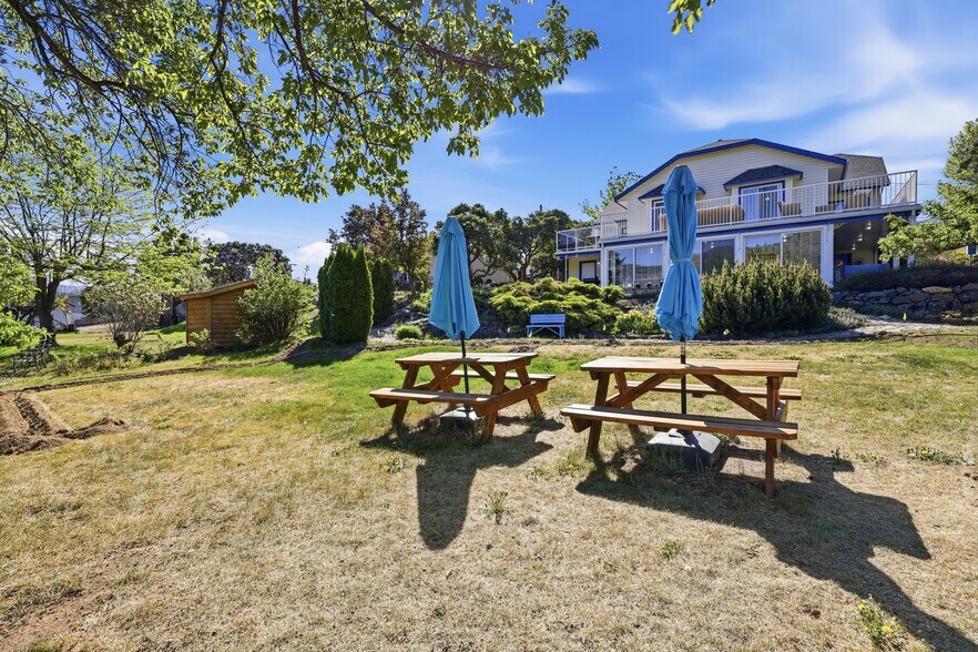 More Photos Of 7001 Savona Access Rd, Thompson-Nicola Hotel For Sale