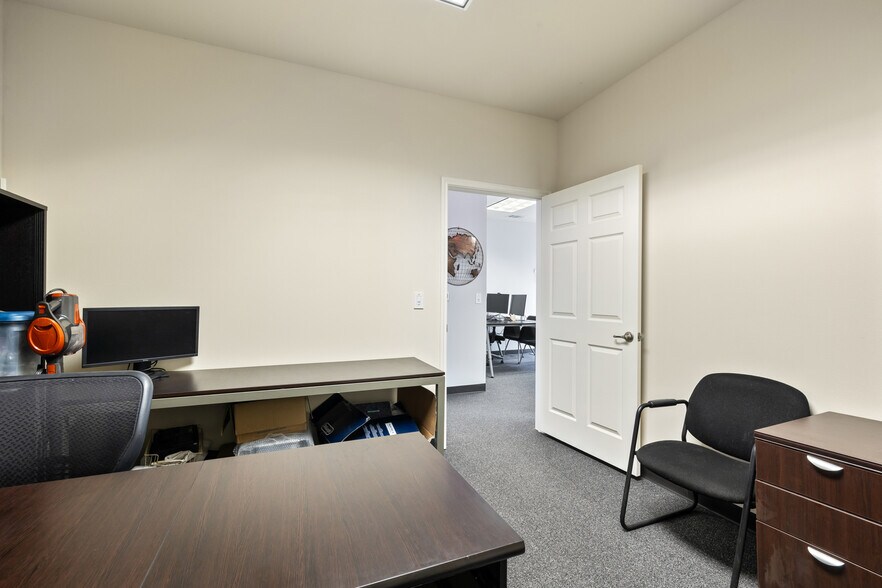 More Photos Of 1508 Dessau Ridge Ln, Austin Office For Sale