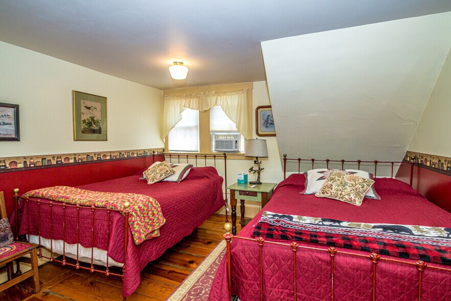 More Photos Of 207 Seavey St, North Conway Hospitality For Sale