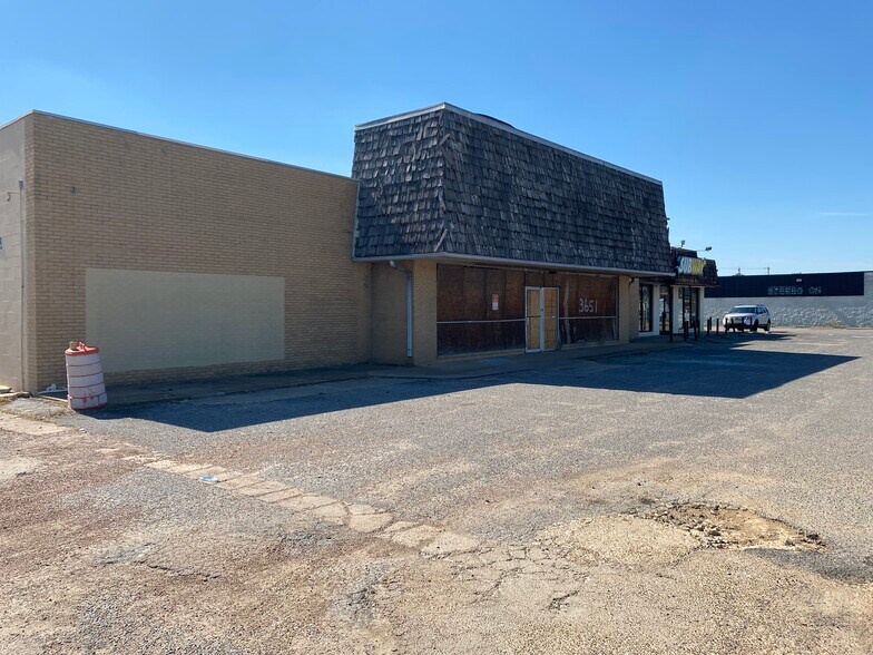 More Photos Of 3686-3694 S Mendenhall Rd, Memphis Bar For Sale