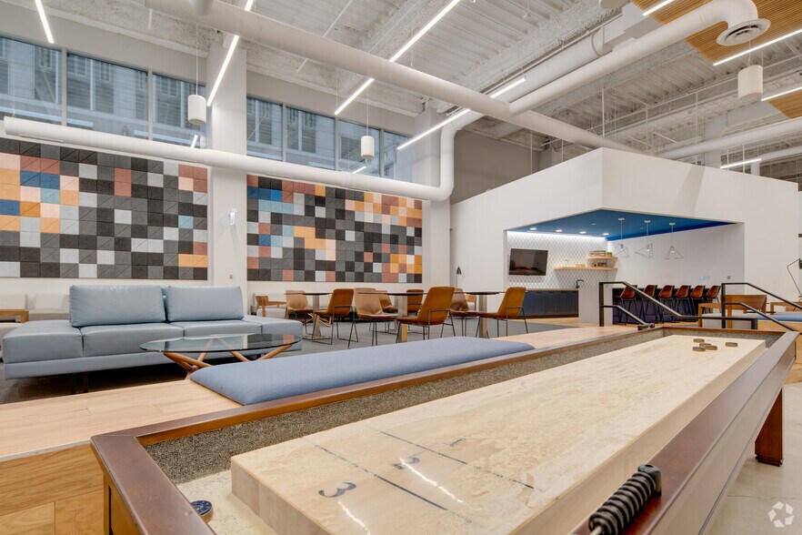 More Photos Of 200 W Adams St, Chicago Office For Lease