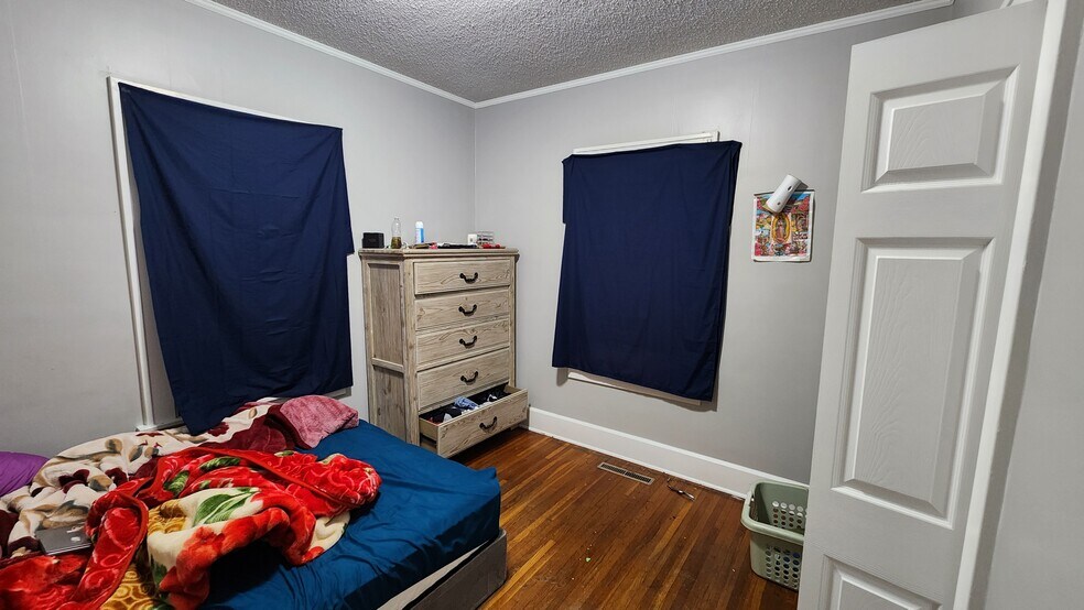 More Photos Of 1110 W Oakland Ave, Austin Apartments For Sale