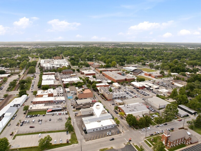 More Photos Of 326 SE Douglas St, Lees Summit Office For Sale