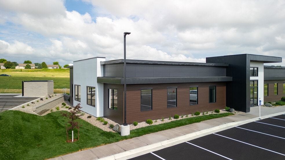 More Photos Of 3671 Sarah Pl NW, Rochester Office For Lease