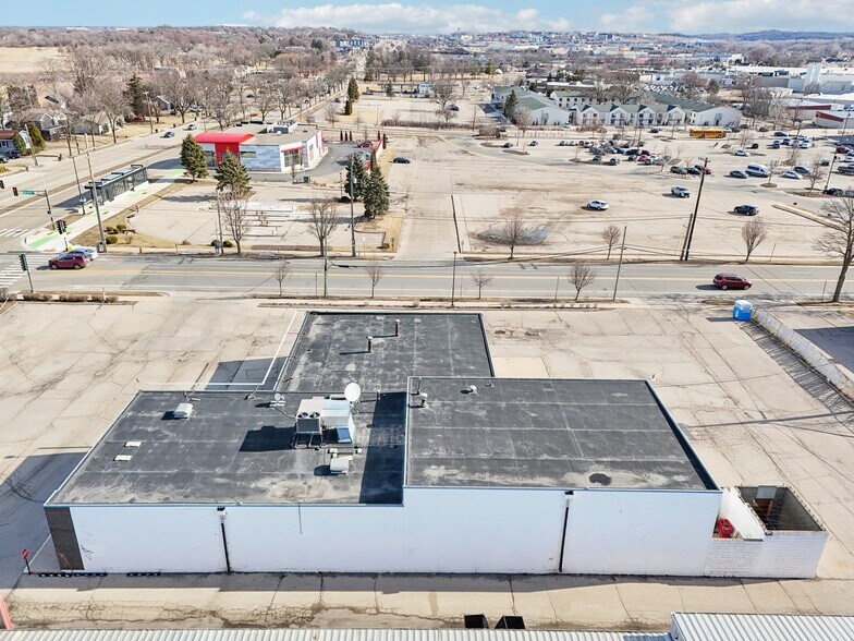 More Photos Of 3773 E Washington Ave, Madison Auto Repair For Lease