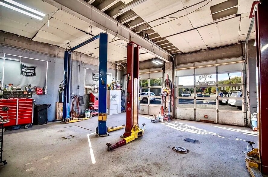 More Photos Of 1615 Osgood St, North Andover General Retail For Sale