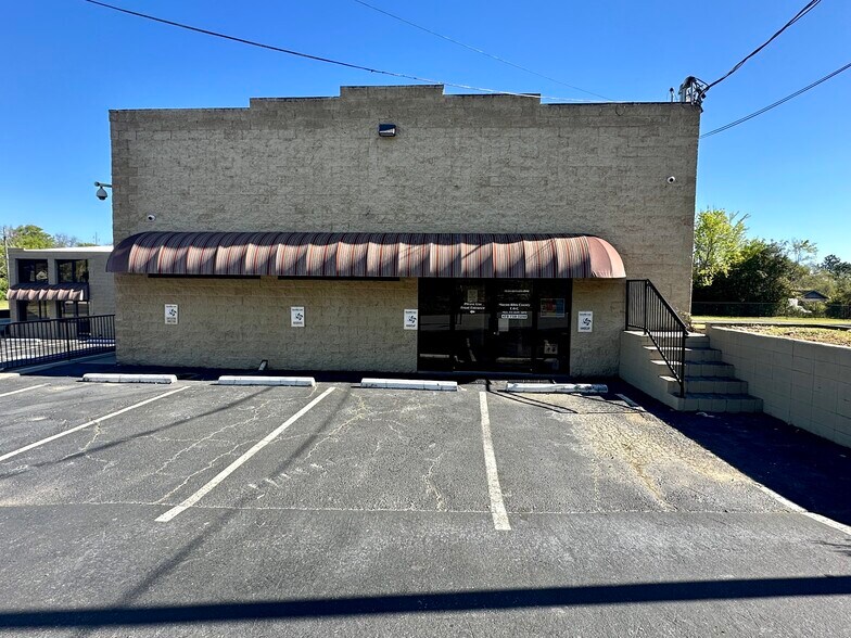 More Photos Of 1680 Broadway, Macon-Bibb Freestanding For Sale