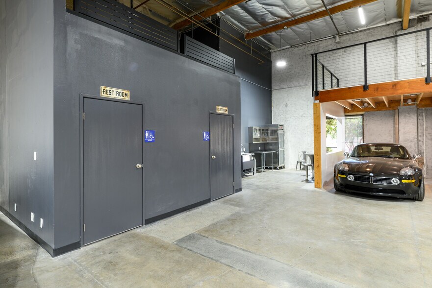 More Photos Of 2368 Eastman Ave, Ventura Distribution For Sale