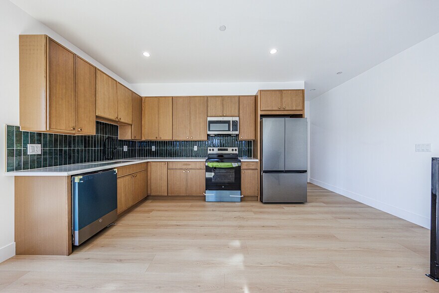 More Photos Of 2938 S Sycamore Ave, Los Angeles Apartments For Sale