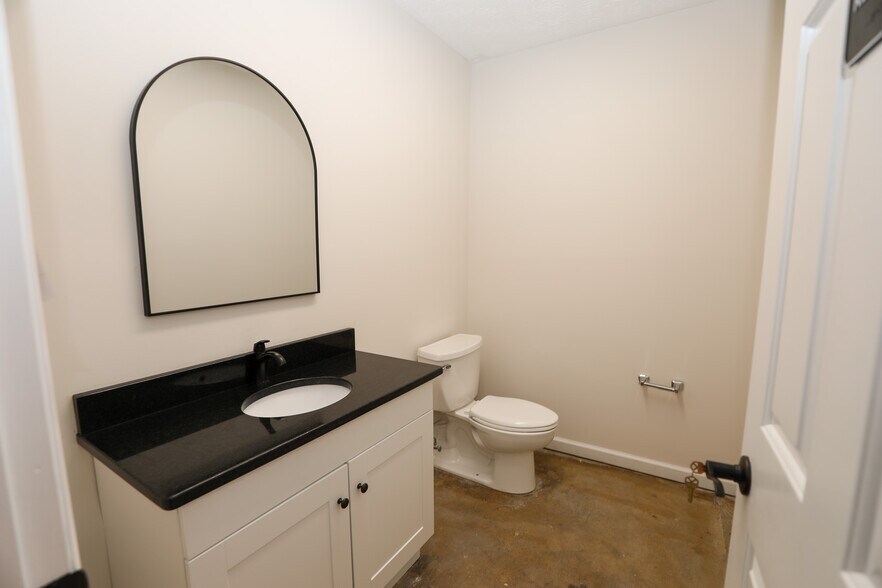 More Photos Of 5 Haynie St, Newnan Warehouse For Lease