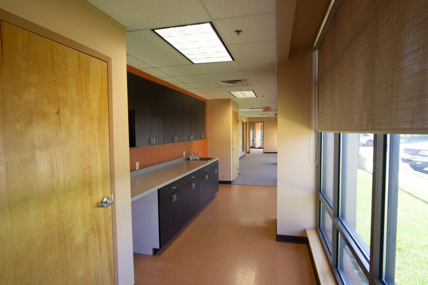 More Photos Of 3836 Quakerbridge Rd, Hamilton Unknown For Lease