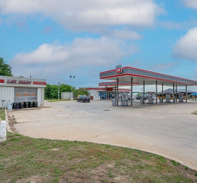 More Photos Of 601 S Main St, Eufaula Freestanding For Sale