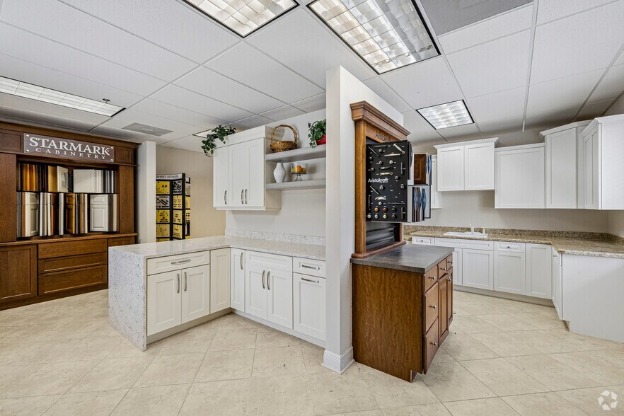 More Photos Of 740 NW Enterprise Dr, Port Saint Lucie Manufacturing For Lease