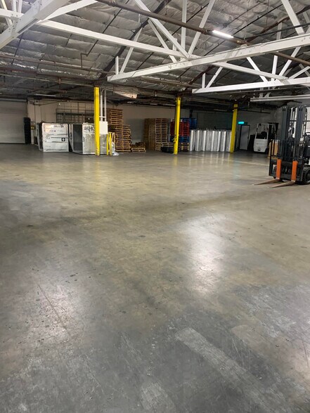 More Photos Of 5540 W 104th St, Los Angeles Warehouse For Lease