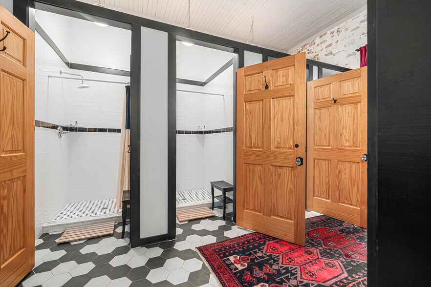 More Photos Of 411 E Front Ave, Chester Hospitality For Sale