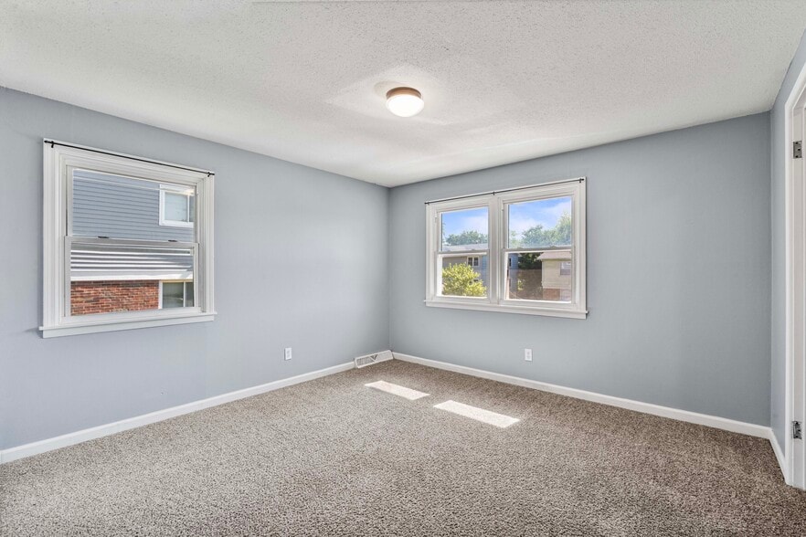 More Photos Of 2704-2712 Magnolia Dr, Bettendorf Apartments For Sale
