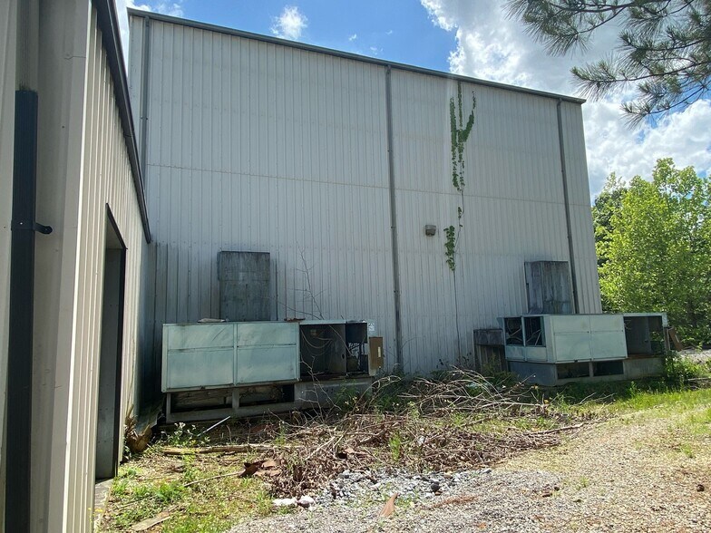 More Photos Of 6936 Industrial Rd, Nunnelly Manufacturing For Lease