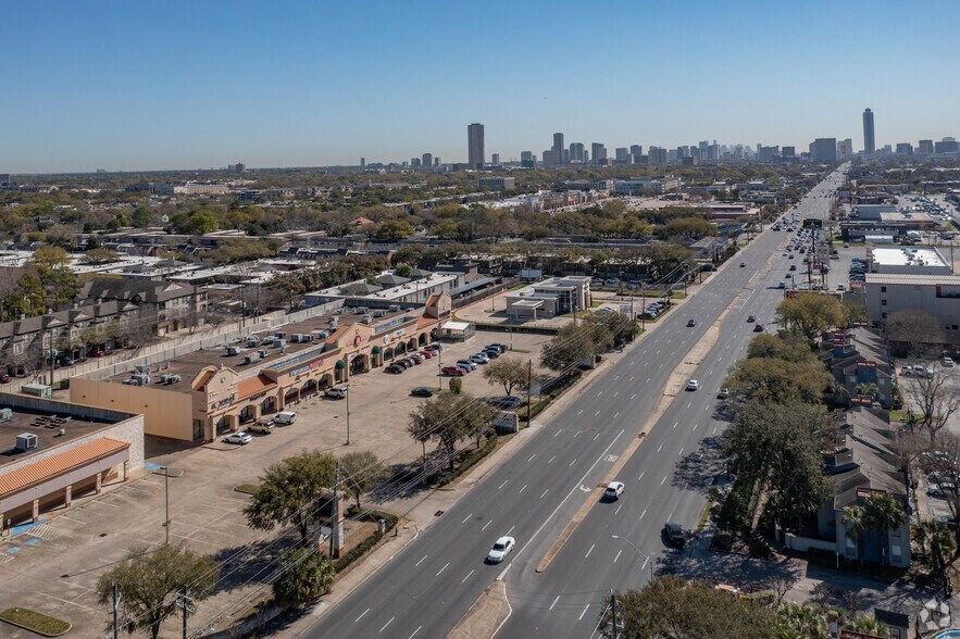 More Photos Of 8050 Westheimer Rd, Houston Storefront For Sale