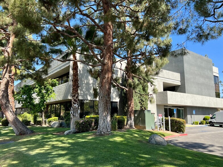 More Photos Of 5055 California Ave, Bakersfield Office For Sale