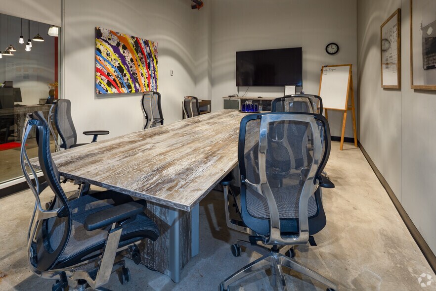 More Photos Of 5113 S Harper Ave, Chicago Coworking Space