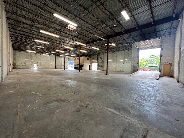 More Photos Of 2300 NW 34th Ave, Miami Warehouse For Sale
