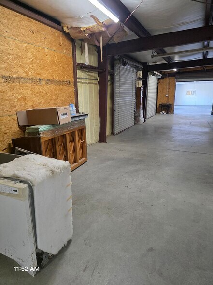 More Photos Of 9966 Samuel Rd, Carterville Self Storage For Sale