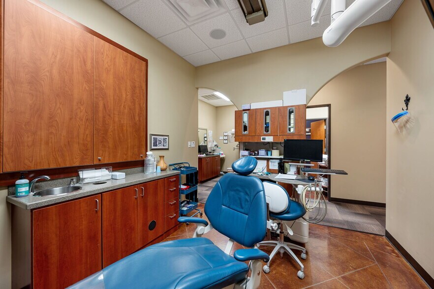 More Photos Of 7215 Wyoming Springs Dr, Round Rock Medical For Lease