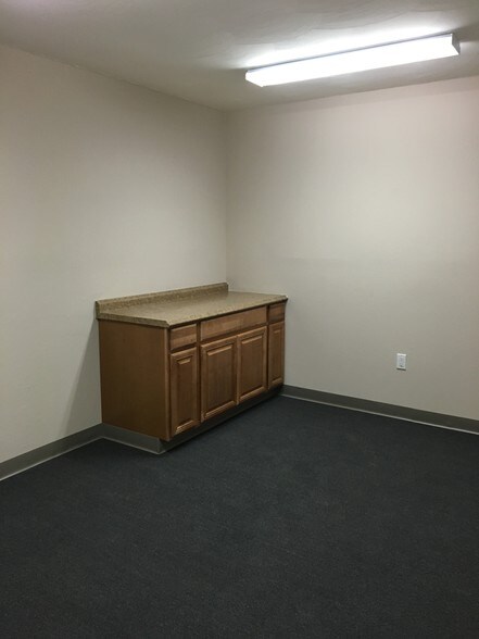 More Photos Of 13910 Fivay Rd, Hudson Medical For Lease