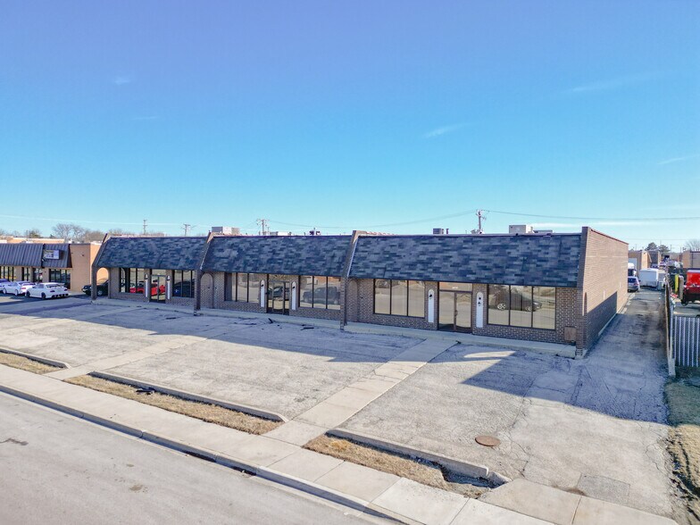 Primary Photo Of 1541-1543 Bourbon Pky, Streamwood Light Distribution For Lease