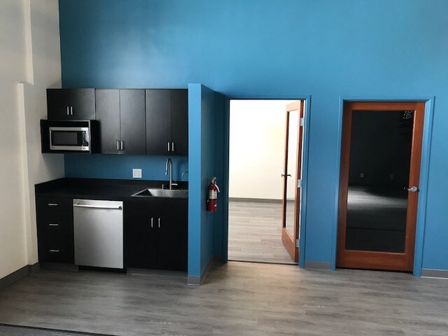 More Photos Of 3221 Hutchison Ave, Los Angeles Office For Lease