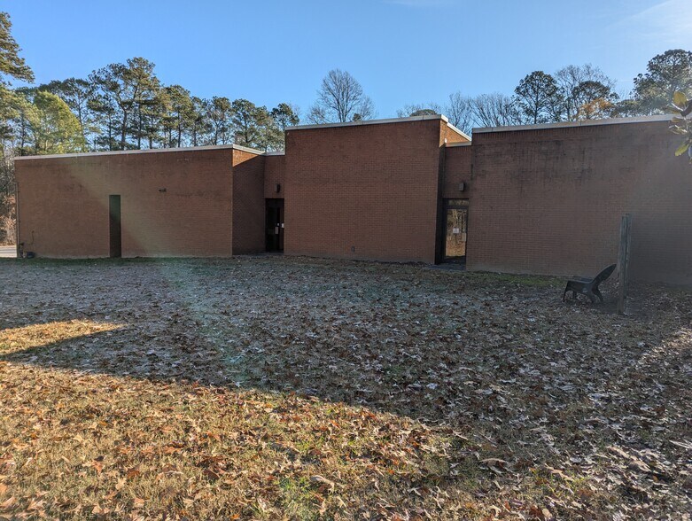 More Photos Of 34591 General Mahone Blvd, Ivor Office For Sale