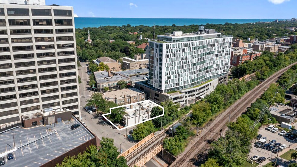 More Photos Of 810-812 Grove St, Evanston Bar For Sale
