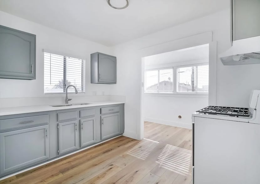 More Photos Of 522 N Centre St, San Pedro Apartments For Sale