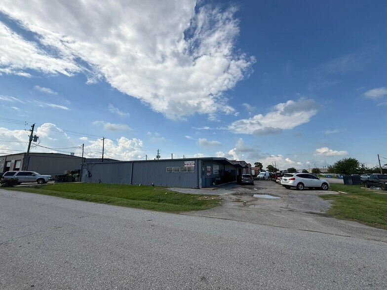 More Photos Of 1202 Washington, South Houston Industrial For Sale
