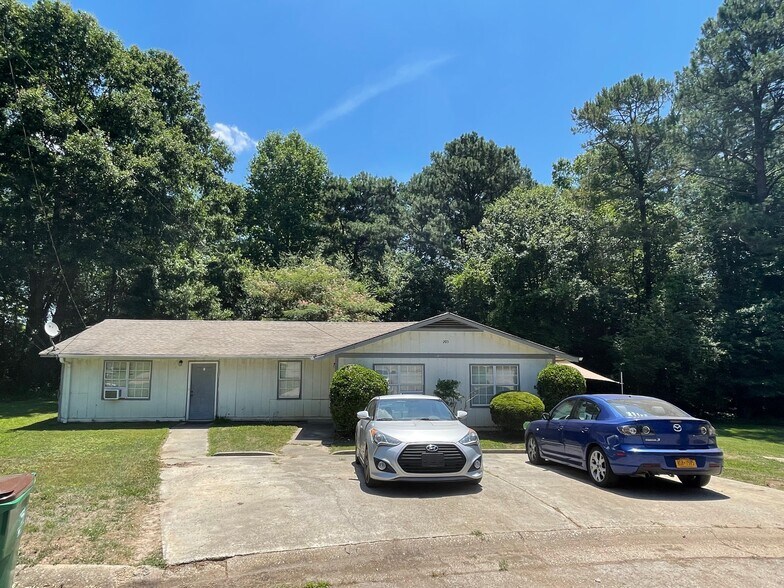 More Photos Of 205 Glenview Ter, Winder Multifamily For Sale