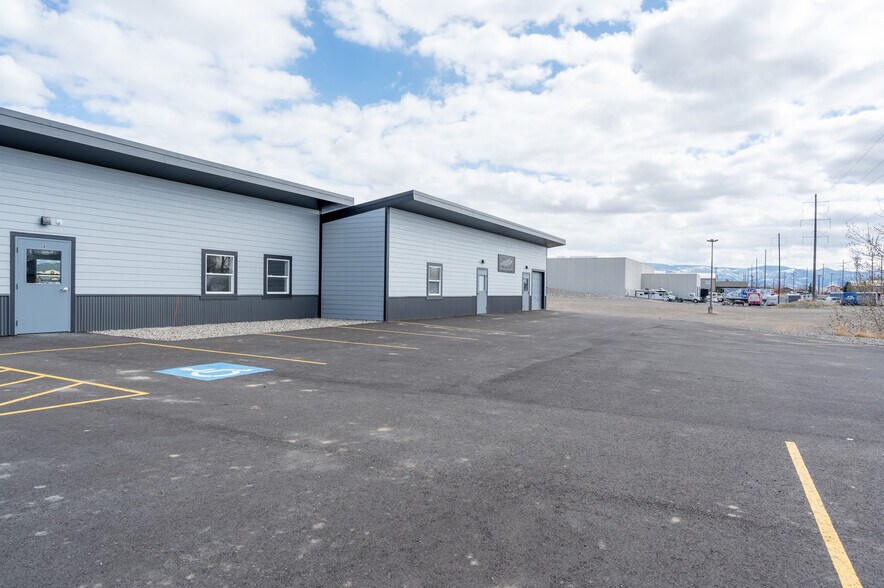 More Photos Of 255 Garden Dr, Bozeman Flex For Lease