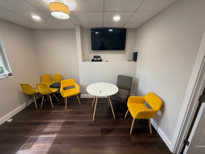 More Photos Of 1320 SE Palm Beach Rd, Stuart Medical For Sale