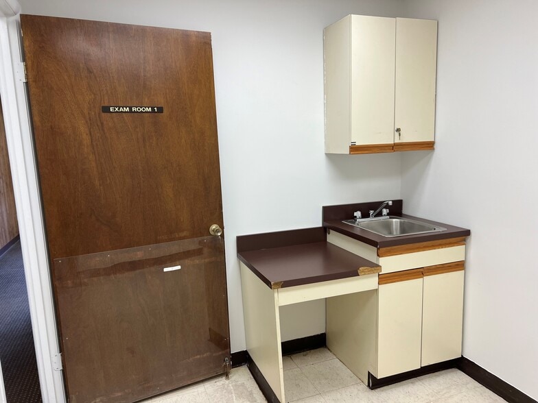 More Photos Of 6122-6136 Landover Rd, Cheverly Medical For Sale