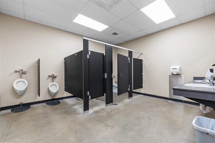 More Photos Of 7051 Highway 2 and 52 W, Minot Warehouse For Sale