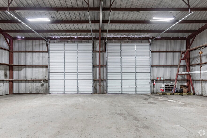 More Photos Of 726 N Expressway 77, Harlingen Warehouse For Lease