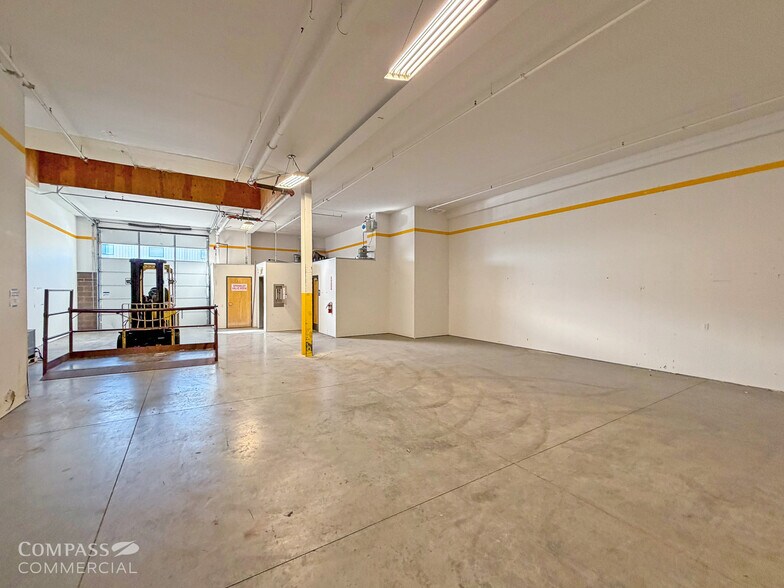 More Photos Of 20802 Sockeye Pl, Bend Industrial For Lease
