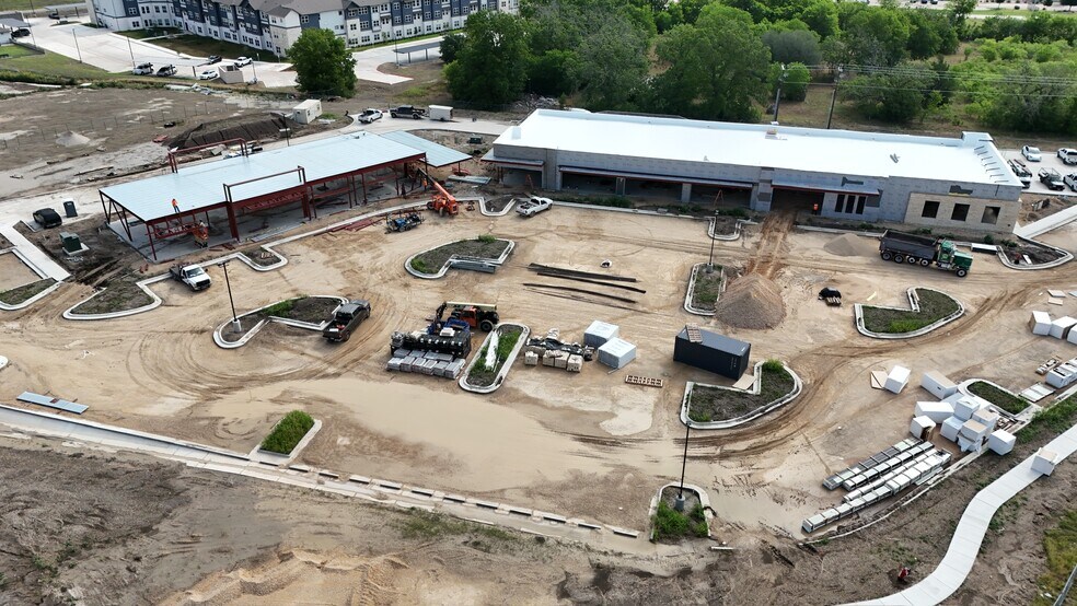 More Photos Of 2301 W San Antonio St, Lockhart Unknown For Lease