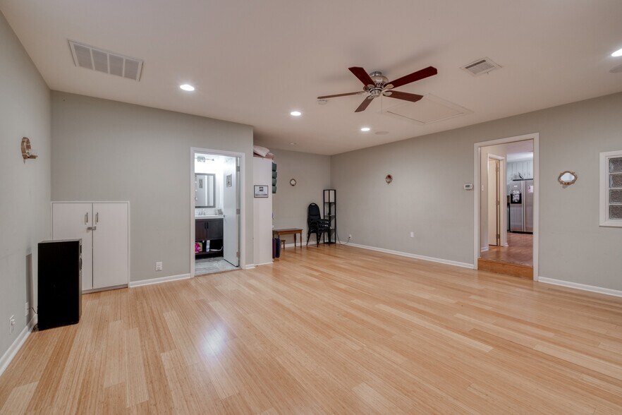 More Photos Of 13803 Ann Pl, Austin Office For Sale