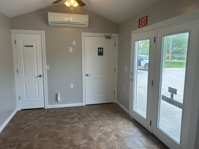 More Photos Of 102 W Lawrence St, Kearney Freestanding For Sale