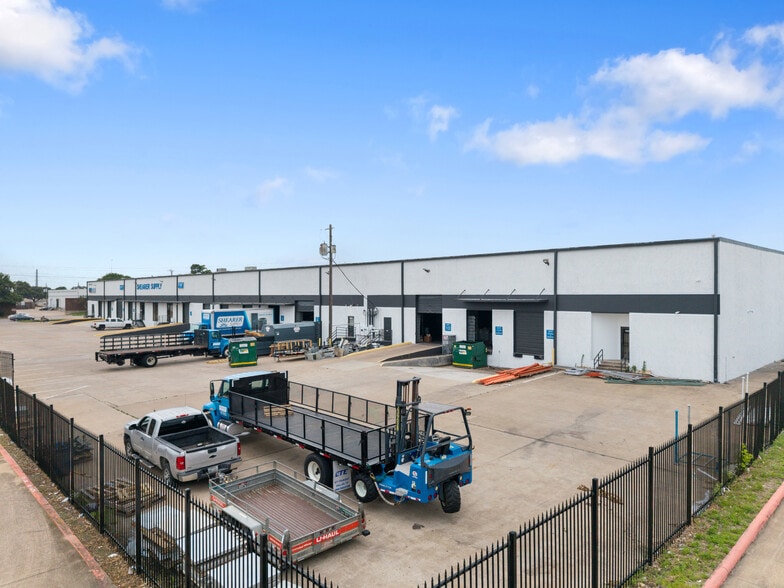 More Photos Of 10515-10537 Miller Rd, Dallas Distribution For Sale