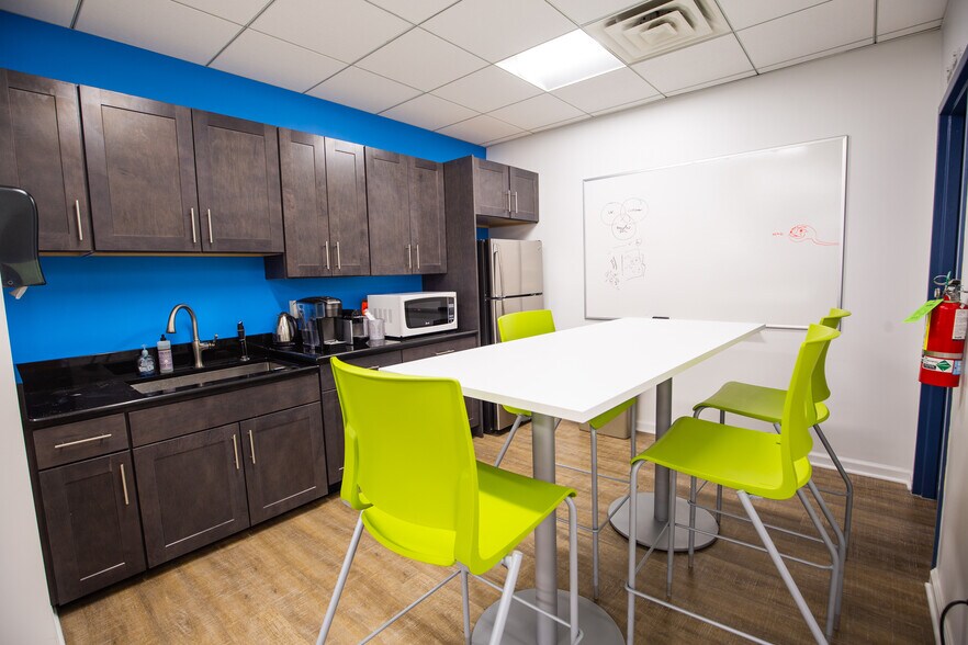 More Photos Of 100 Canal Pointe Blvd, Princeton Medical For Lease